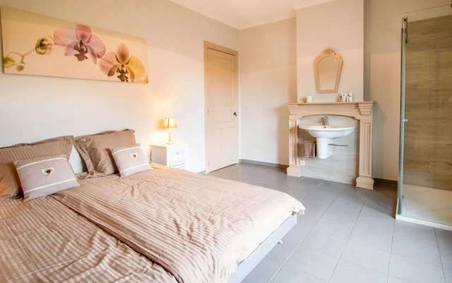 Farmhouse With Hills in Comines-warneton