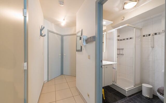 Flat Near Zeedijk With Side sea Views