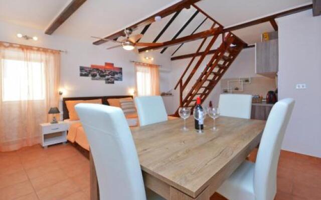 Apartments & Rooms As