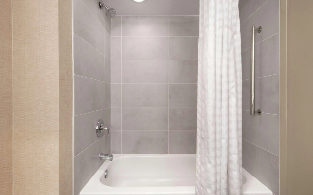 Embassy Suites by Hilton Cleveland Rockside