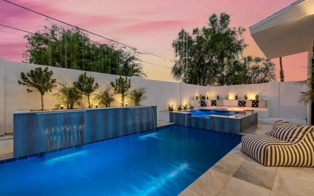 The Carlisle Experience 4 Showers Heated Pool