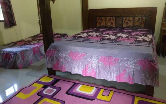 Homestay Mbah Mul by ZUZU