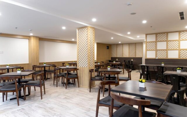 Seven Seas Hotel and Apartment