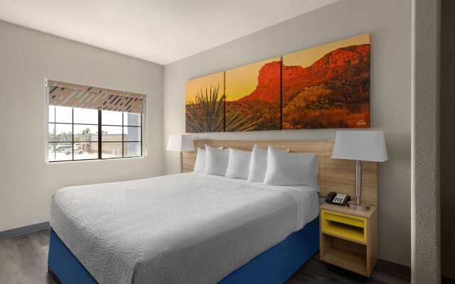 Days Inn & Suites by Wyndham Tucson/Marana