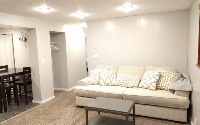 2 Bedroom Basement Apartment Quiet Neighborhood