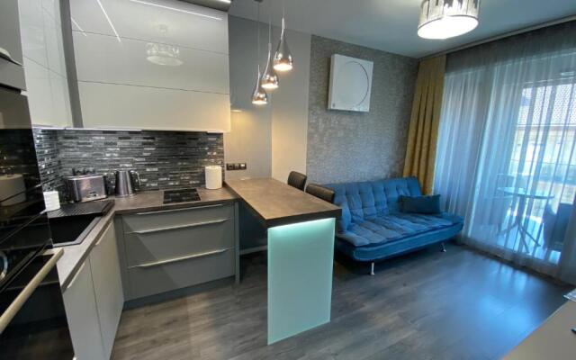 Noir Silvery Apartman