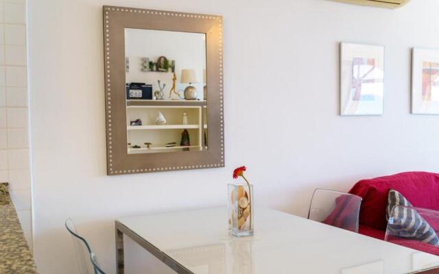 16 House in front of the sea