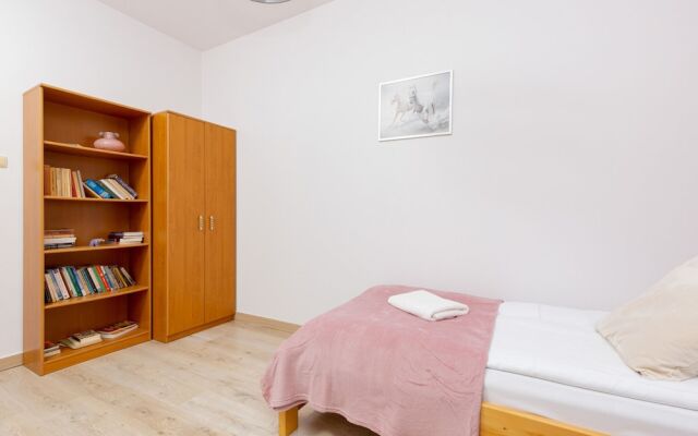 Apartment Near the Airport by Renters