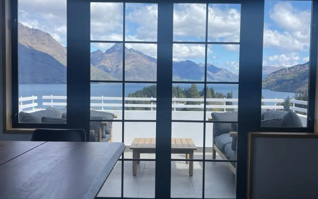 Panoramic Views - 10 minutes walk to Town