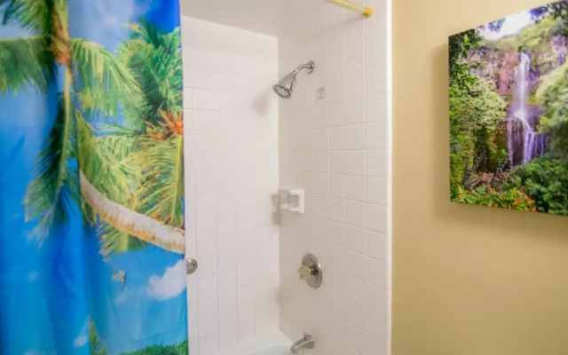 Papakea J103 2 Bedroom Condo by RedAwning