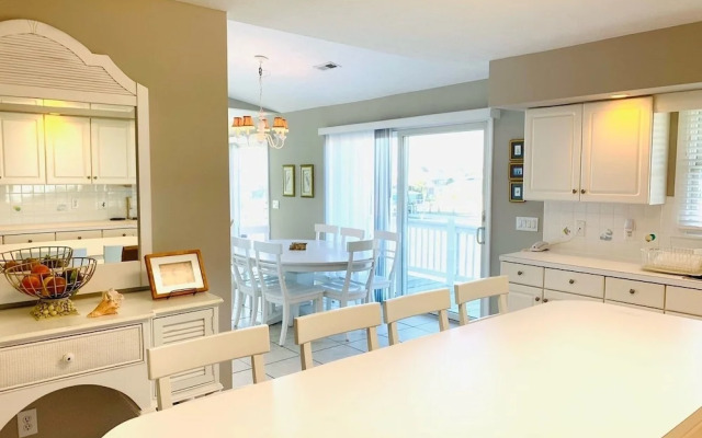 Old Man & The Sea 5 Bedroom Home by RedAwning