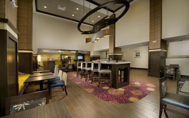 Hampton Inn & Suites Buffalo Airport