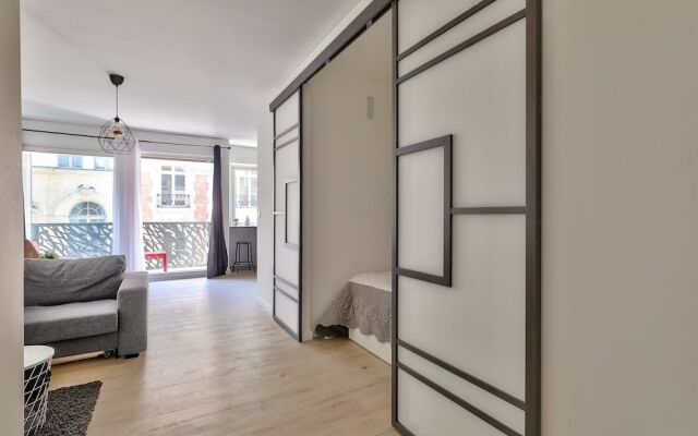 Charming 2 Room Apartment With Balcony - Paris 8ème