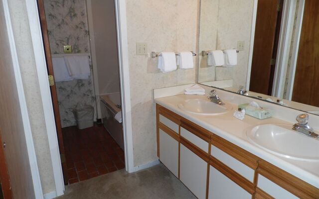 Regalia Hotel & Conference Center