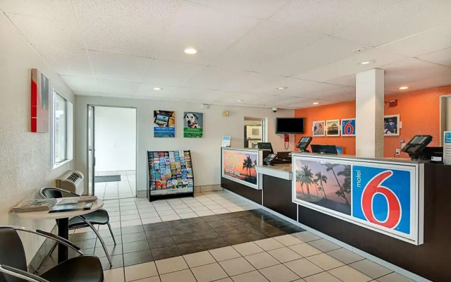 Motel 6 Ventura, CA - Beach