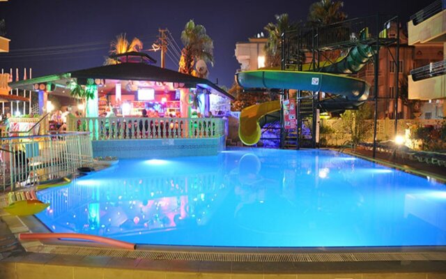 Maxwell Holiday Club