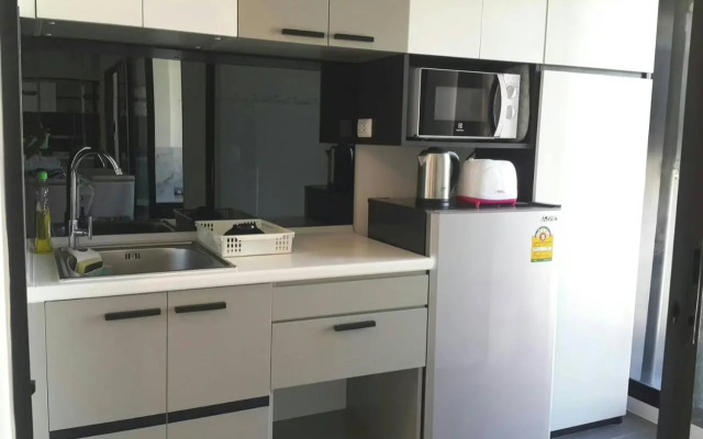 The Excel Groove Condo at Lasalle 52