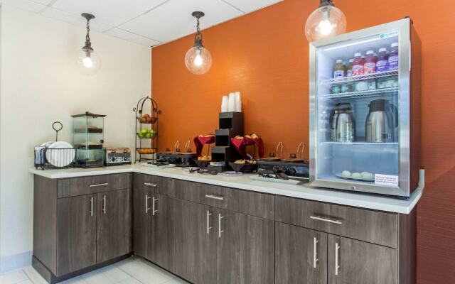 Country Hearth Inn & Suites - Columbia
