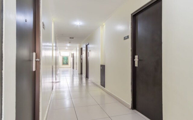 RedDoorz Plus near Cambridge City Square
