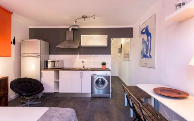 Pleasant Studio With Balcony Close to Camp Nou - Barcelona !