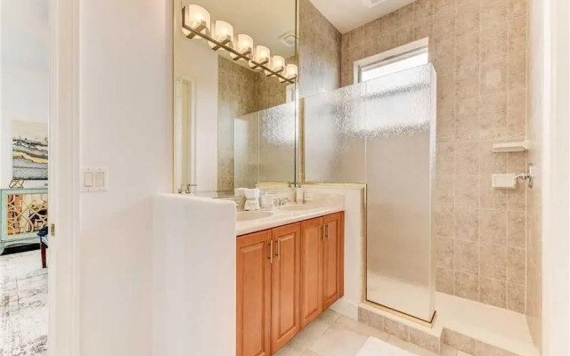 Sea Star Palace - Six Bedroom Home