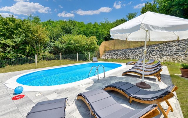 Awesome Home in Jastrebarsko With Sauna, Wifi and Outdoor Swimming Pool