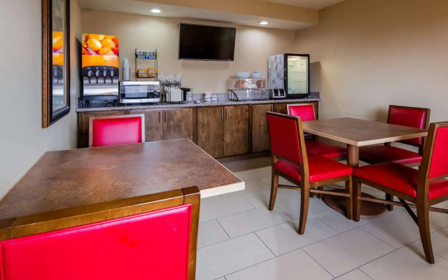 Rodeway Inn & Suites