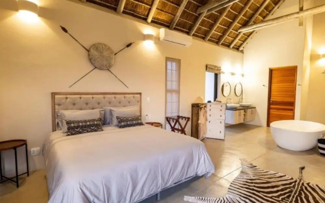 Villa in Hoedspruit With a Jacuzzi