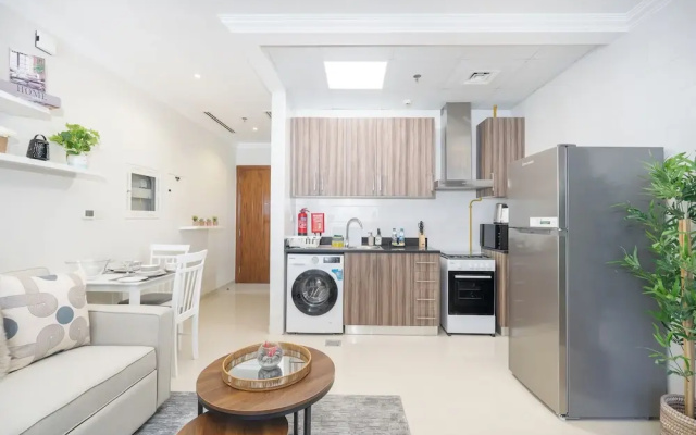 Heaven Crest Vacation Homes Downtown - Studio, 1, & 3 Bedroom Suites 2 minute walk to Dubai Mall and Burj Khalifa