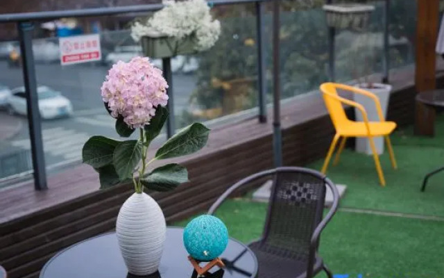 Hangzhou Yue Boutique Hotel (Longhu Zijing Tianjie Sandun Subway Station)