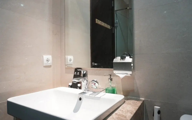 Cozy and Tranquil Studio Menteng Park Apartment