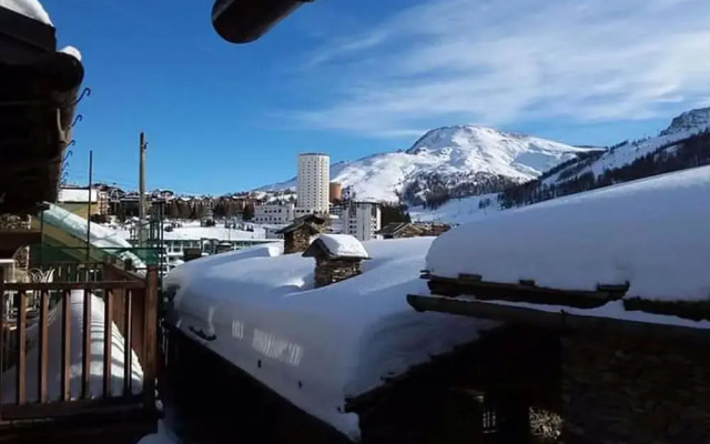 Baita Plagnol Near Sestriere Ski Slopes