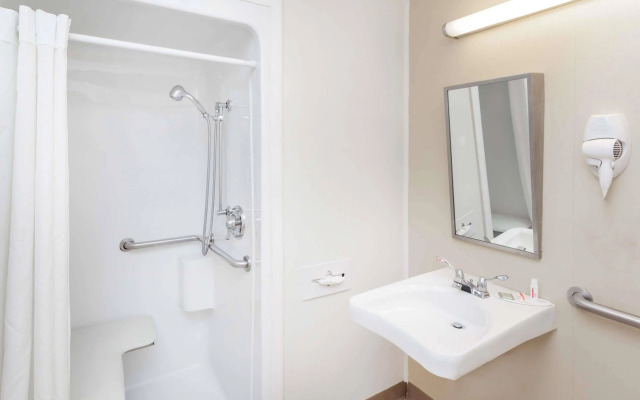 Quality Inn Mishawaka - South Bend