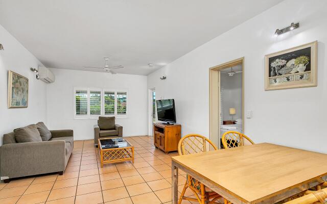 Cairns Reef Apartments & Motel