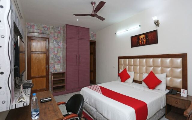 OYO 14445 Cyber Inn