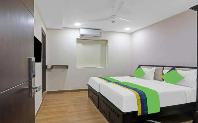 Treebo Trend Purple Square Hotel