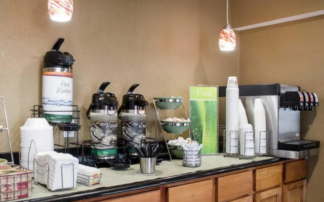 Quality Inn Merriam - Kansas City