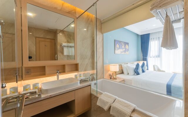 Canary Gold Hotel Quy Nhơn, Beachfront