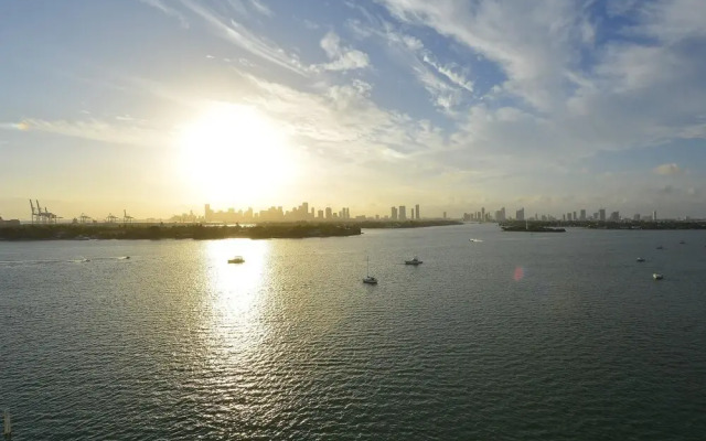 Miami World Rental - Mondrian 608