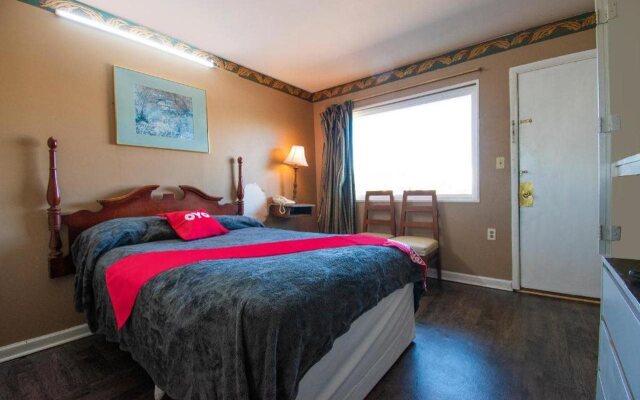 OYO Hotel Calhoun, GA I-75