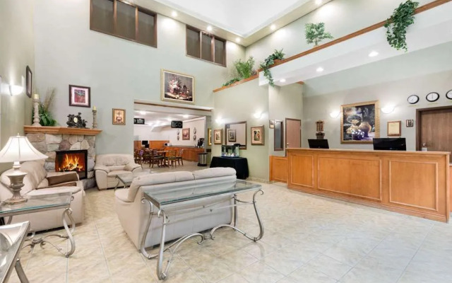 Ramada by Wyndham Clairmont/Grande Prairie