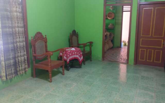 Adji Homestay - Hostel