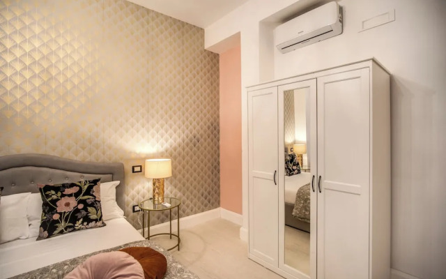 White Mirror  Apartment