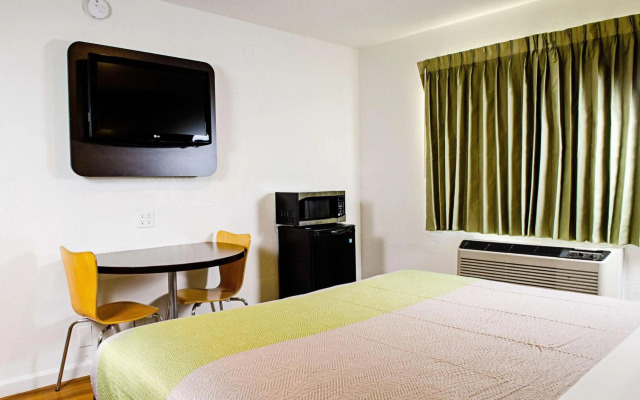 Motel 6 Modesto, CA - Downtown