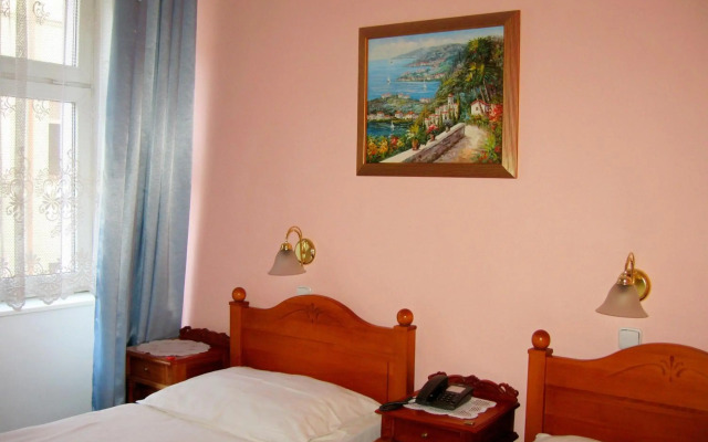 Opera Hotel