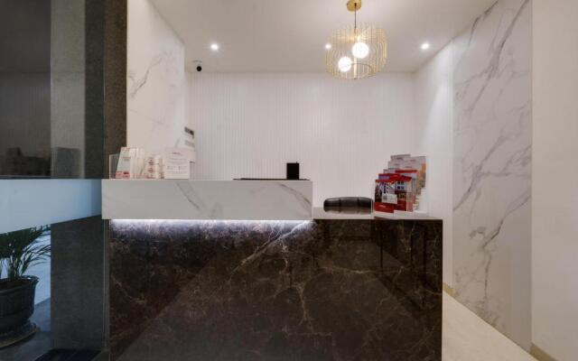 7 Apple Hotel Mahape