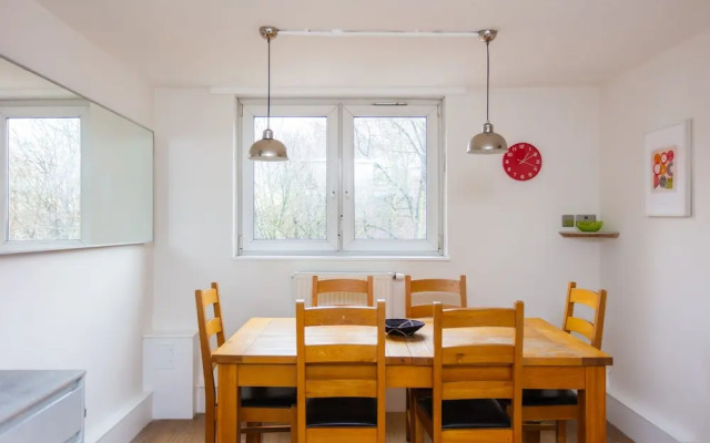 Spacious Central 3 Bedroom Apartment in Old Street