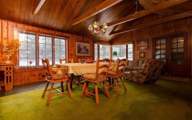 Deja Blue~mary Lake Boathouse~full of Charm!