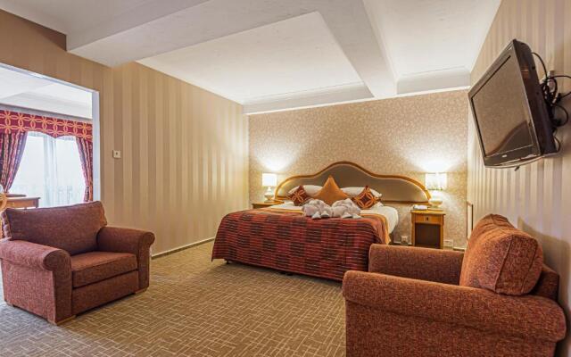 The Coppid Beech Hotel