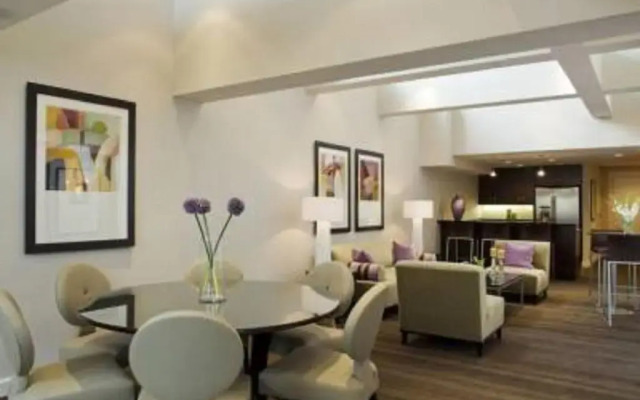Global Luxury Suites at The White House